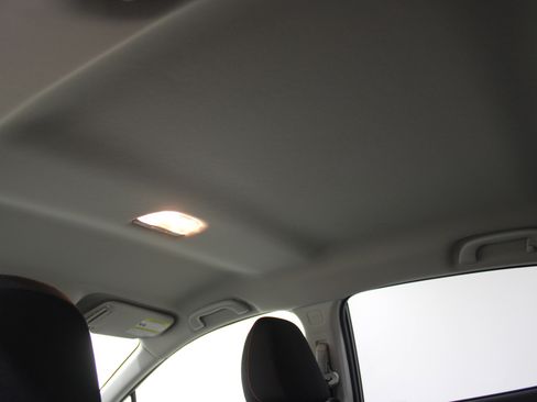 Used 2023 Subaru Crosstrek 2.0i Premium image 21