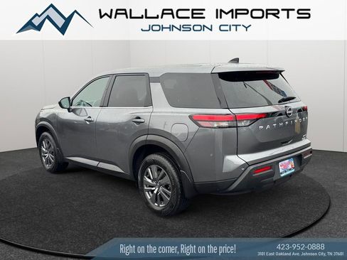 Used 2024 Nissan Pathfinder S image 3