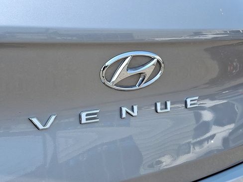 Certified 2025 Hyundai Venue SEL FWD image 30