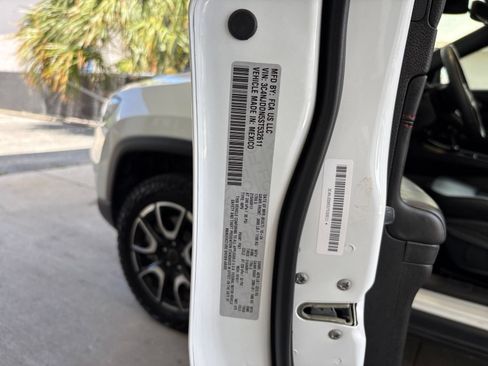 Used 2025 Jeep Compass Trailhawk AWD/4WD image 29