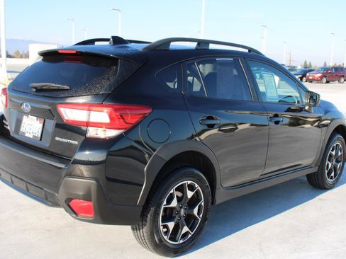 Used 2019 Subaru Crosstrek 2.0i Premium image 3