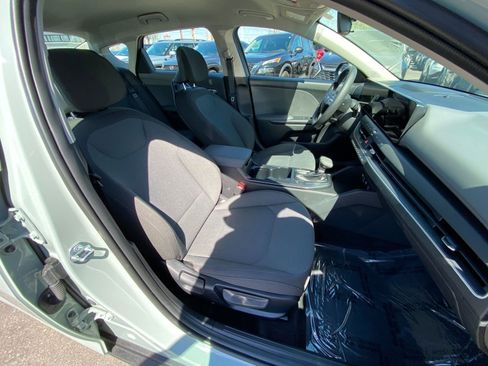 Used 2025 Kia K4 LXS image 25