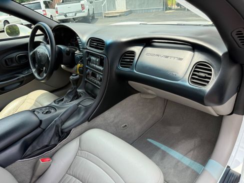 Used 1998 Chevrolet Corvette Coupe RWD image 33