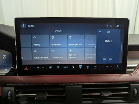 Used 2025 Lincoln Corsair Reserve image 24