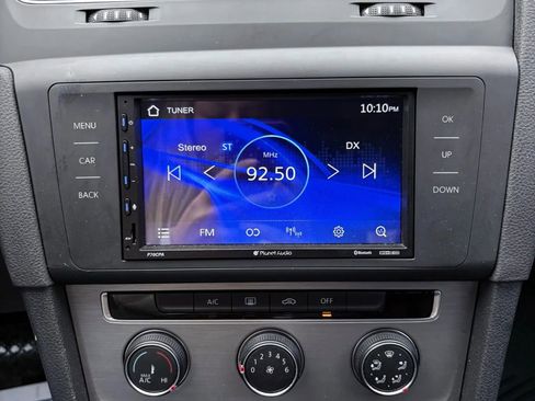 Used 2015 Volkswagen Golf S image 26