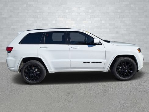 Used 2018 Jeep Grand Cherokee Altitude image 4