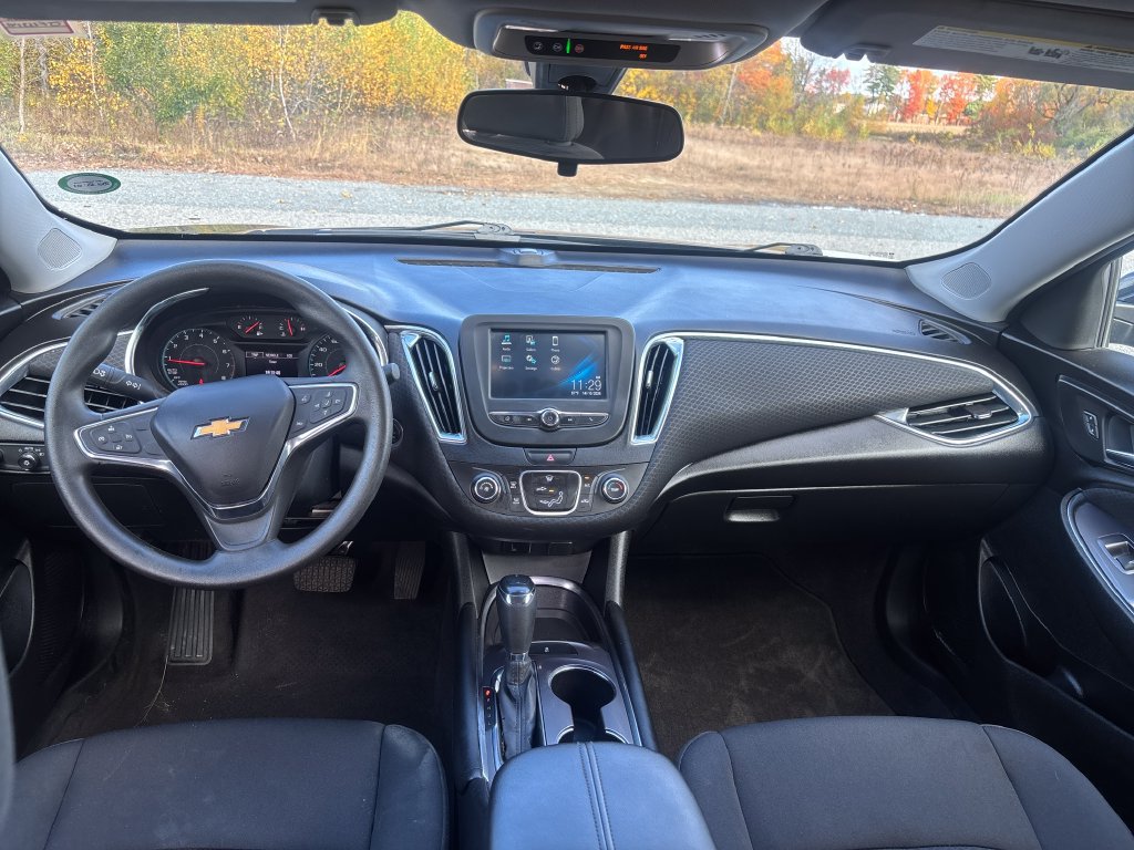 Used 2018 Chevrolet Malibu LT FWD image 12