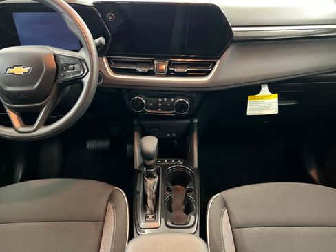 Used 2025 Chevrolet TrailBlazer LT AWD/4WD image 13