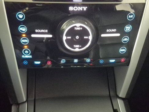 Used 2015 Ford Explorer Limited w/ Equipment Group 301A image 18