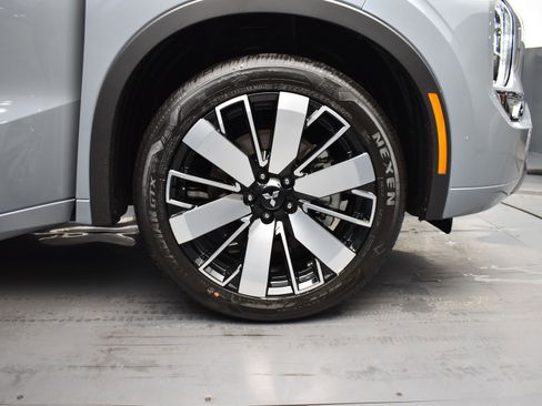 New 2026 Mitsubishi Outlander SEL image 5
