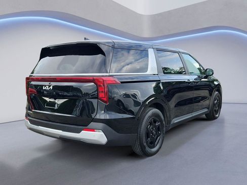 Used 2025 Kia Carnival FWD image 3