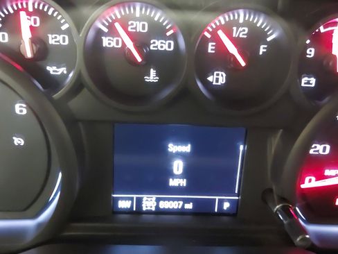 Used 2020 Chevrolet Silverado 1500 Custom w/ Custom Value Package image 19