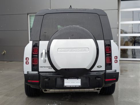 Used 2023 Land Rover Defender 130 X-Dynamic SE image 9