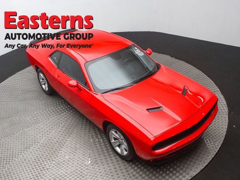Used 2023 Dodge Challenger SXT image 3