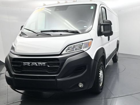 Used 2025 RAM ProMaster 2500 w/ Convenience Group FWD image 3