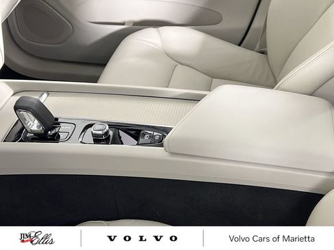 Used 2025 Volvo XC60 B5 Plus w/ Climate Package image 22