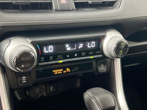 Used 2021 Toyota RAV4 XLE w/ Convenience Package image 27