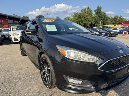 Used 2015 Ford Focus SE w/ SE Sport Package FWD image 13
