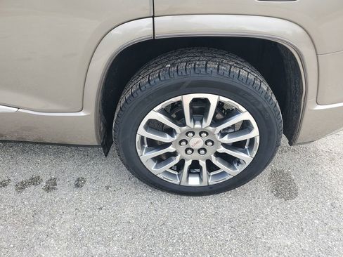 Used 2022 GMC Acadia Denali w/ Denali Ultimate Package image 19