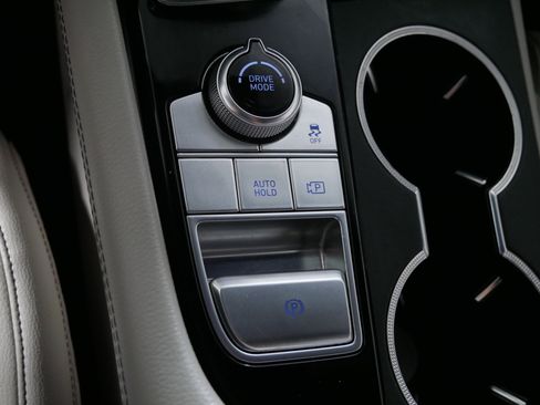 Used 2023 Genesis G70 2.0T image 31