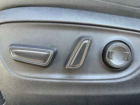 Used 2025 Toyota RAV4 XLE FWD image 24