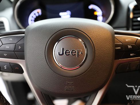 Used 2021 Jeep Grand Cherokee Laredo X AWD/4WD image 21