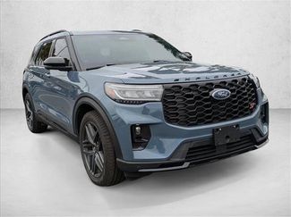 Used 2025 Ford Explorer ST video 3