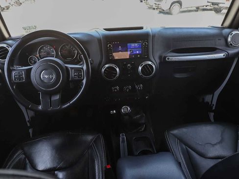 Used 2017 Jeep Wrangler Unlimited Sahara w/ Connectivity Group AWD/4WD image 14