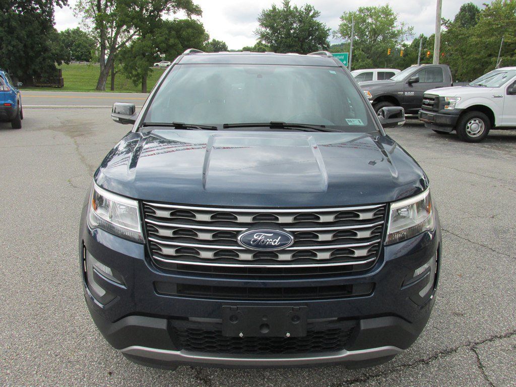 Used 2017 Ford Explorer XLT w/ Equipment Group 201A FWD image 2