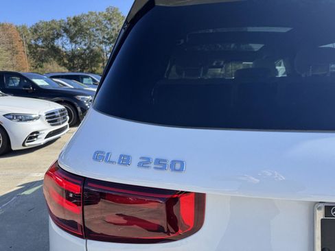 Certified 2025 Mercedes-Benz GLB 250 image 22