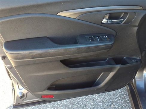 Used 2017 Honda Pilot EX-L image 12