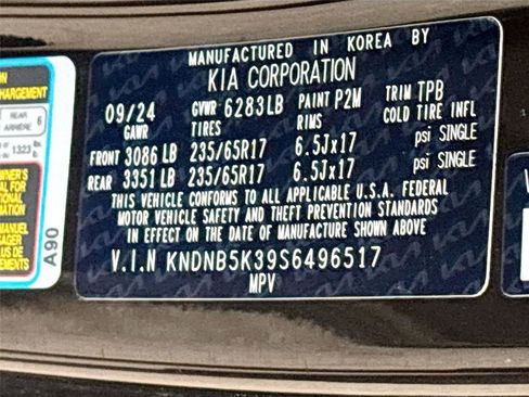 Used 2025 Kia Carnival FWD image 34