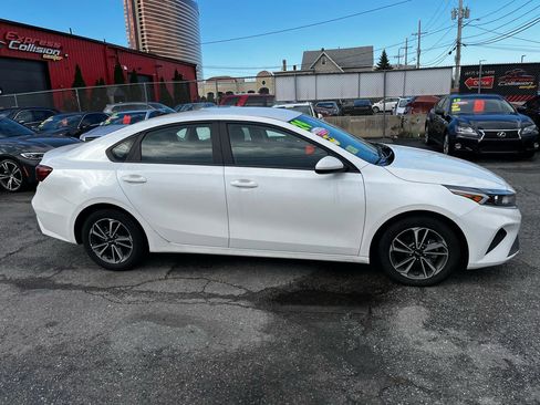 Used 2024 Kia Forte LXS FWD image 3