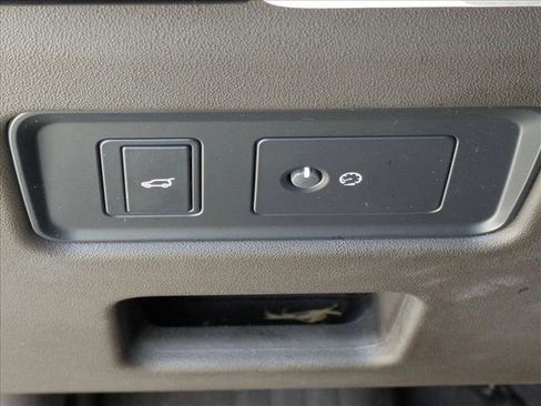 Used 2019 Land Rover Discovery HSE image 14