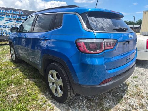 Used 2019 Jeep Compass Latitude w/ Popular Equipment Group FWD image 4