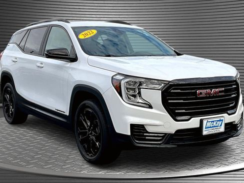 Used 2022 GMC Terrain SLE w/ Driver Convenience Package image 1