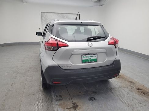 Used 2018 Nissan Kicks S image 6