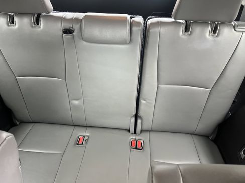 Used 2022 Toyota Highlander XLE image 17