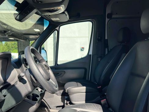 Used 2023 Mercedes-Benz Sprinter 2500 image 12