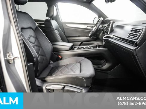 Used 2024 Volkswagen Atlas Cross Sport SE image 19