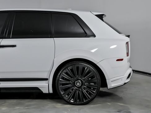 Used 2022 Rolls-Royce Cullinan image 9