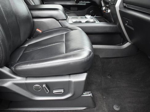 Used 2019 Ford Expedition XLT w/ Equipment Group 202A image 8