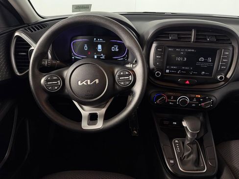 Used 2025 Kia Soul LX w/ LX Technology Package FWD image 13