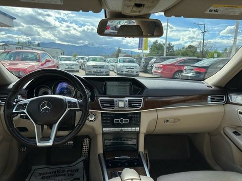 Used 2014 Mercedes-Benz E 550 4MATIC Sedan image 19