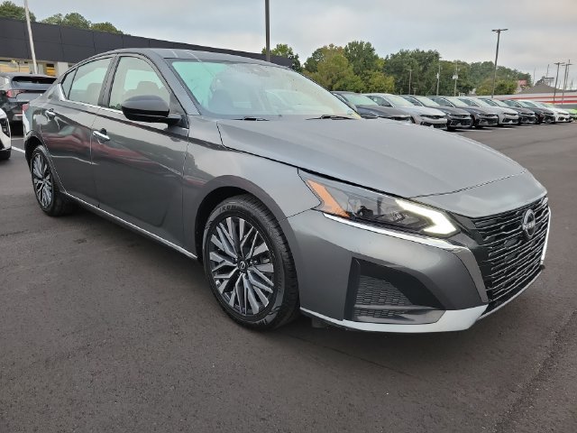Used 2025 Nissan Altima 2.5 SV FWD image 1