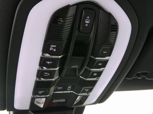 New 2026 Porsche Macan image 30