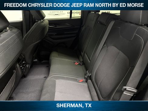 Used 2025 Jeep Grand Cherokee Laredo X AWD/4WD image 8