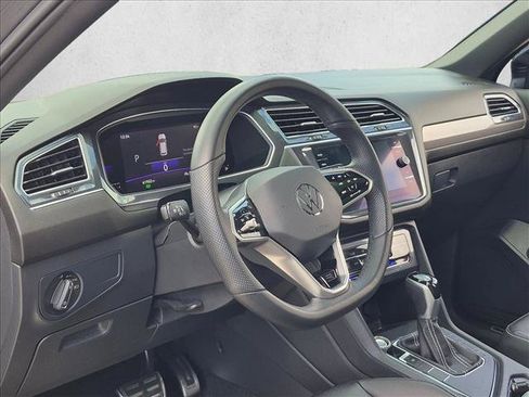 Used 2022 Volkswagen Tiguan SE R-Line FWD image 6
