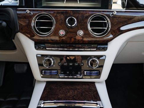 Used 2024 Rolls-Royce Ghost image 38