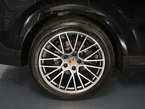 Used 2023 Porsche Cayenne Platinum Edition AWD/4WD image 16